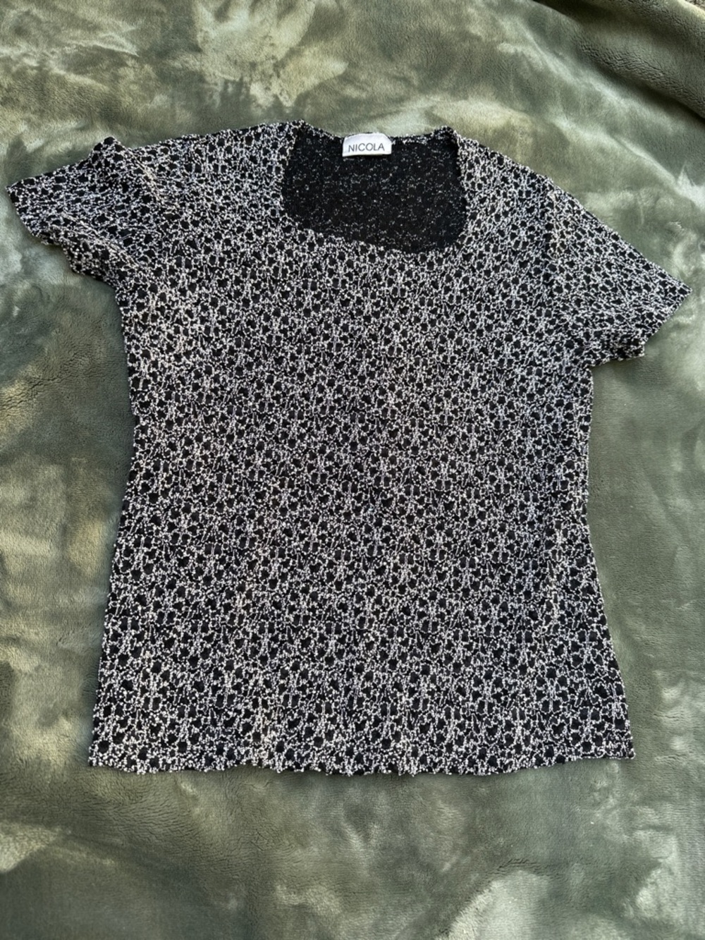 NICOLA Black and White Short Sleeve Knit Tee